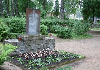 Братская могила жертв нацистов.