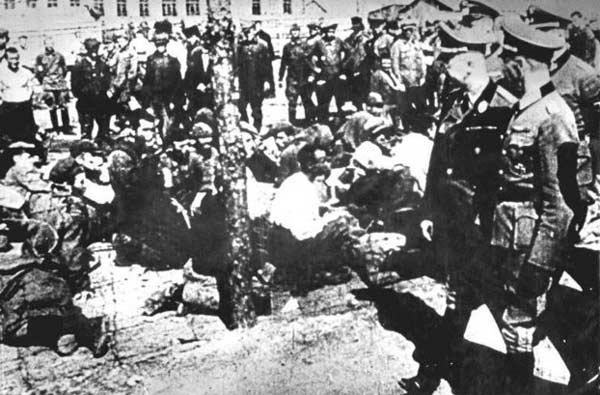Гиммлер в концлагере на улице Широкой. Август, 1941 г. 
