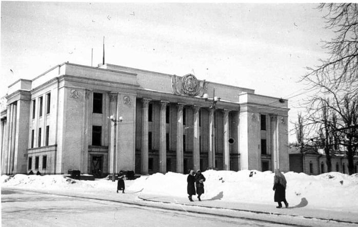 Здание Верховного Совета УССР. Начало 1942 г.