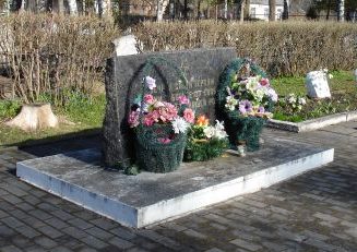 Памятник на воинских братских могилах.