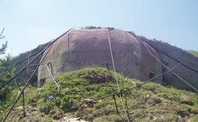 Один из куполов бункера.