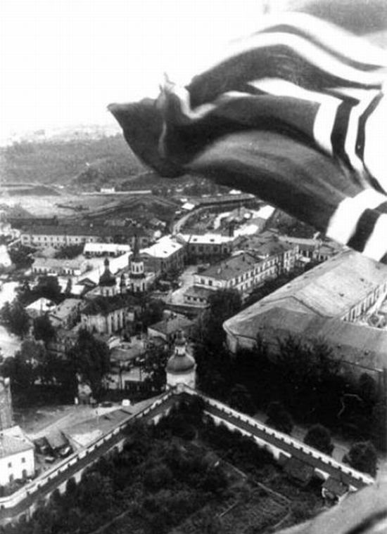 Фото с лаврской колокольни. Сентябрь, 1941 г.