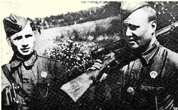 Снайперы Иван Изегов (слева) и Василий Орлов.