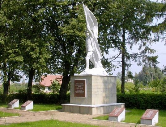 г. Линкува Пакруойского р-на. Воинское кладбище в парке, где похоронено 149 воинов, в т.ч. 9 неизвестных.