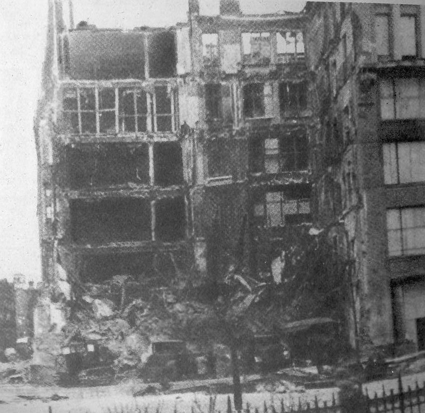 Прямое попадание авиабомбы в административное здание №4 по Старой площади. 24 октября 1941 г.