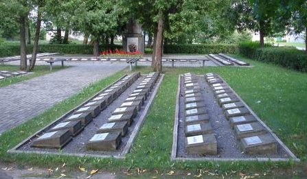 г. Виляны. Воинское кладбище на площади Културас, где похоронены 362 советских воинов, в т.ч. 122 неизвестных, погибших в годы войны.