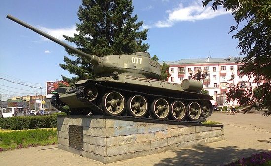 г. Барнаул. Памятник Т-34 - лучшему танку Второй мировой войны.
