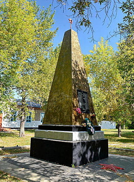 п. Мирный. Егорьевского р-на. Памятник погибшим в годы войны.