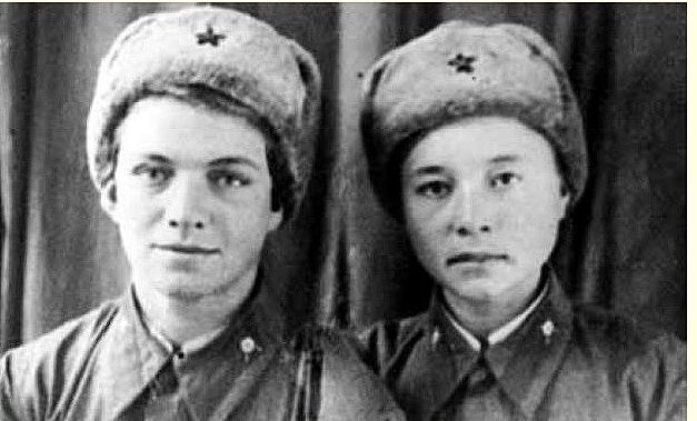 Снайперы Наталья Ковшова (слева) и Мария Поливанова.
