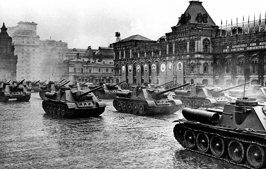 САУ на Красной площади. 24 июня 1945 г.