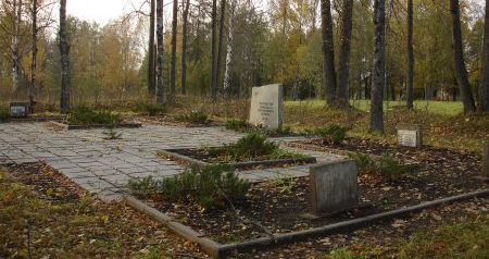 п. Берзгале, край Резекнес. Памятник на воинском кладбище, где похоронено 84 советских воина, в т.ч. 57 неизвестных. На братских могилах установлены 5 памятных плит из бетона и белого камня. 