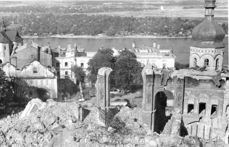 Руины Успенского собора после взрыва в 1941 г.
