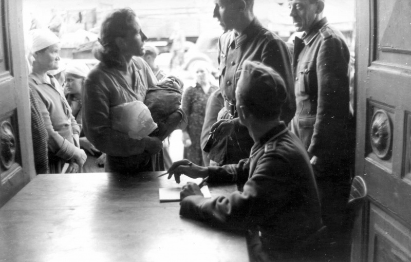 Регистрация местных жителей в Могилеве. 1941 г.