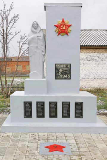 с. Новодраченино Заринского р-на. Памятник воинам, погибшим в годы войны.