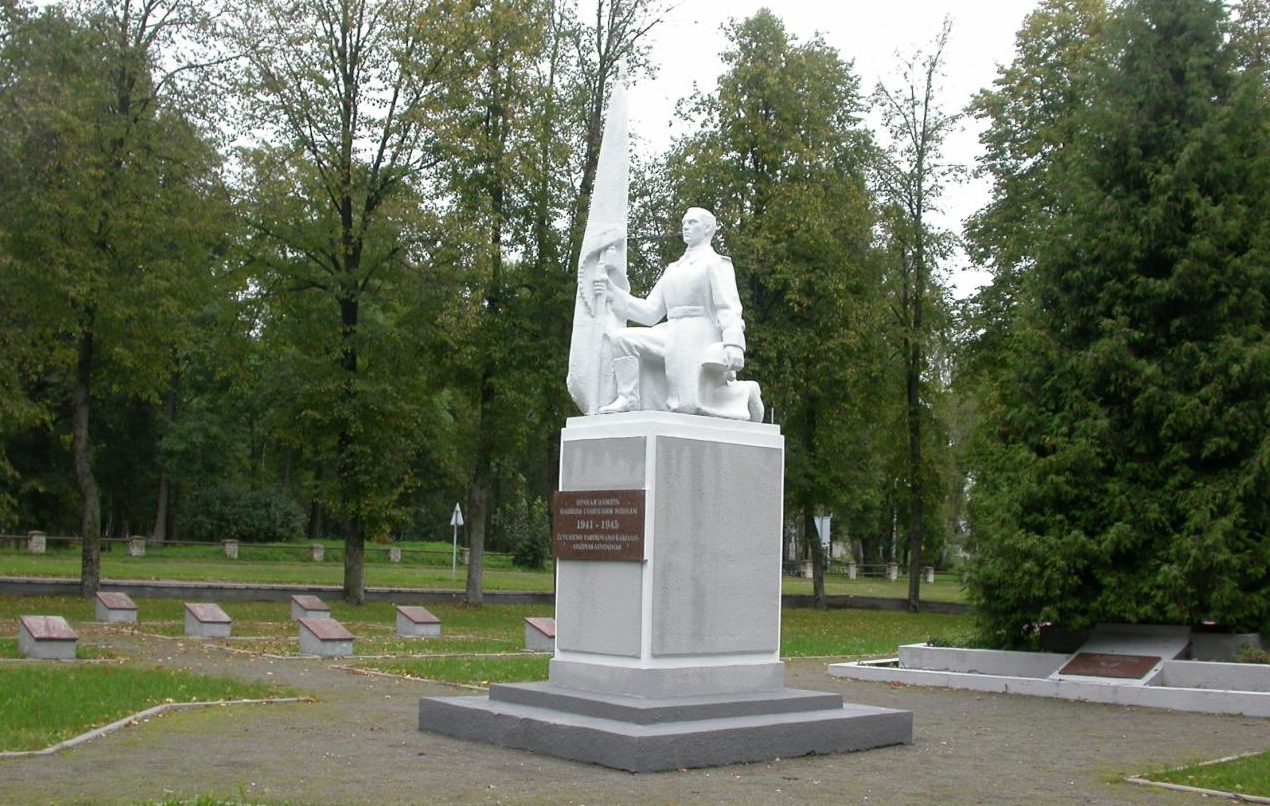 г. Пренай Пренайского р-на. Памятник на воинском кладбище по улице Кястучиог, где похоронены 593 воина, в т.ч. 27 неизвестных, 362-й стрелковой дивизии, погибших в июле 1944 года. 