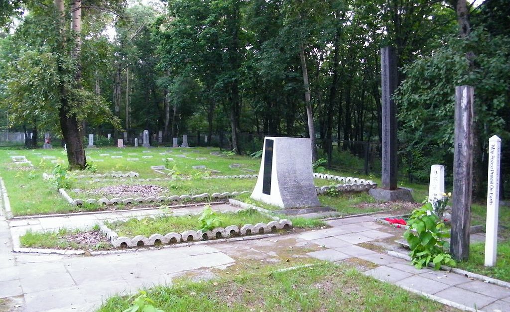 Сектор захоронений японских военнопленных на Центральном кладбище Хабаровска.