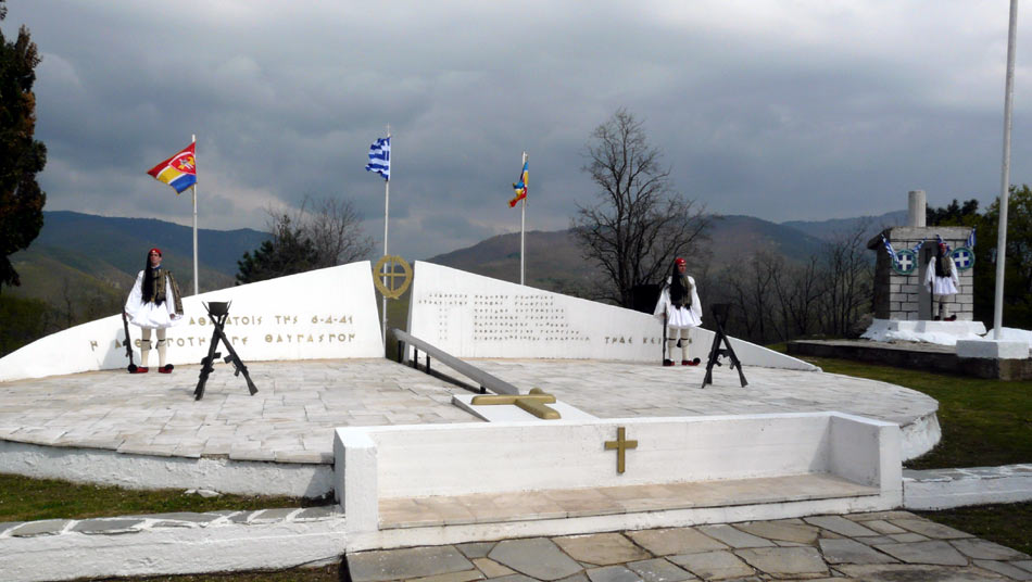 Памятник погибшим защитникам.