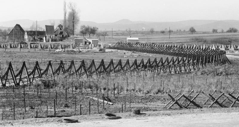 Противотанковые заграждения в долине. Штайнфельд. Март, 1940 г.