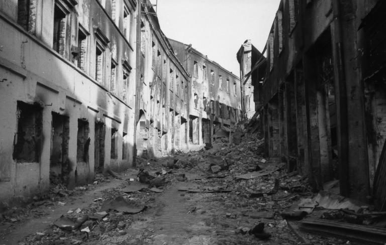 Руины города. Июль, 1941 г.