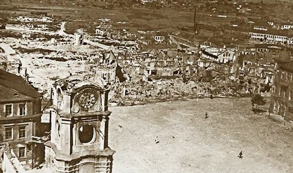 Площадь Свободы после освобождения города. Июль, 1944 г.