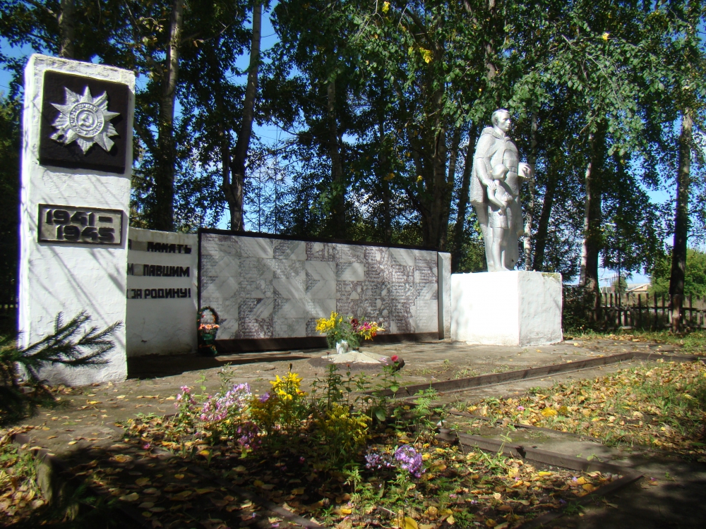 с. Новокаменка Ельцовского р-на. Памятник павшим в годы Великой Отечественной войны был установлен в 1978 г.