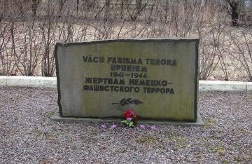 Памятник на братской могиле гражданских лиц.