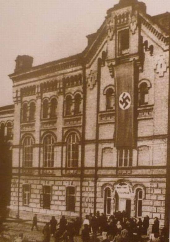 Биржа труда на улице Смирнова-Ласточкина, дом 20. 1942 г.