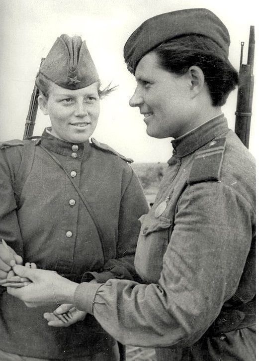 Снайперы К.Доценко и А.Степанова. Июнь 1943 г.