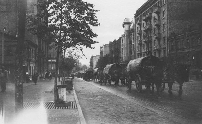 Немецкие войска на улице Саксаганского. Сентябрь 1941 г.