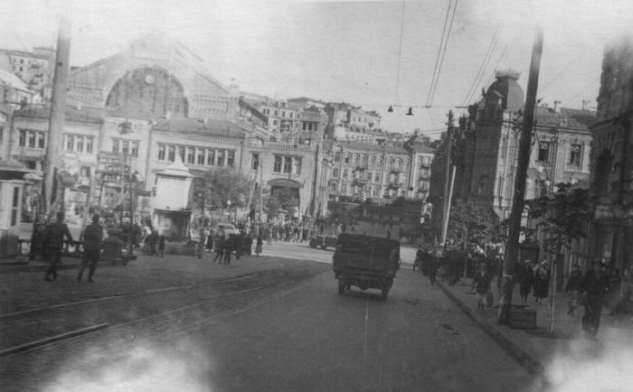 Бульвар Шевченко перед Бессарабским рынком. Сентябрь 1941 г.