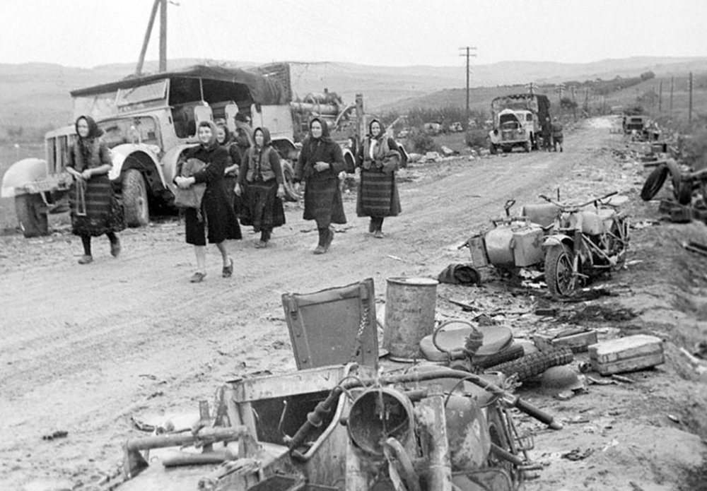 Разбитая техника врага. Югославия. 1944 г.