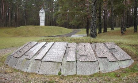 Мемориал на воинском кладбище.