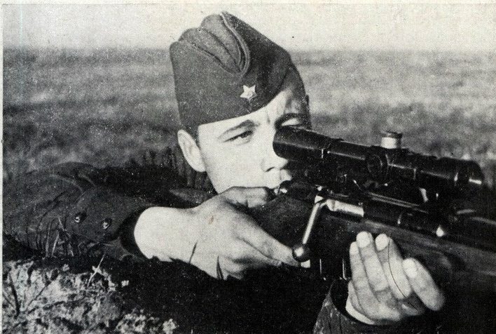 Снайпер Василий Куташкин одержал 132 победы. 1942 г.