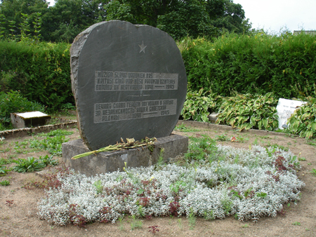 п. Тылжа, край Балву. Памятник на воинском кладбище, где похоронено 29 воинов и партизан, погибших в 1944 году.