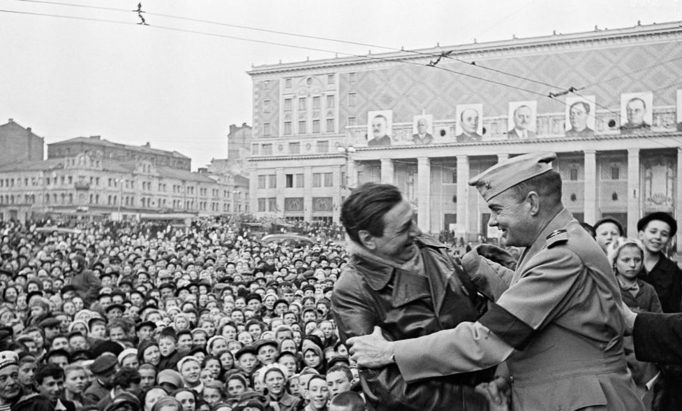 Митинг на площади Маяковского. 9 мая 1945 г.