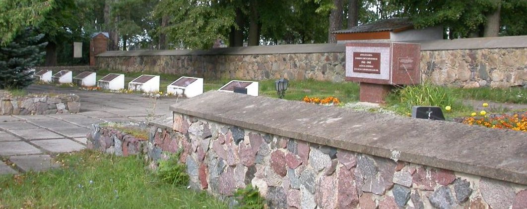 г. Рамигала Паневежского р-на. Братская могила по улице Панявежег, в которой похоронено 164 воина 2-й гвардейской армии, погибших 26 июля 1944 года.