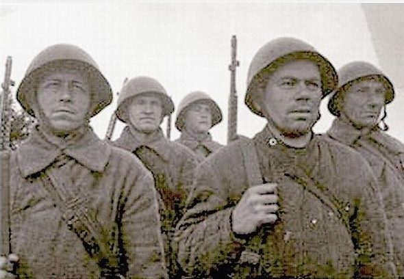 Снайперы, слева направо: Ноздрин, Филиппов, Горшков, Есаков и Ивлев. Вместе истребили 492 врагов. 