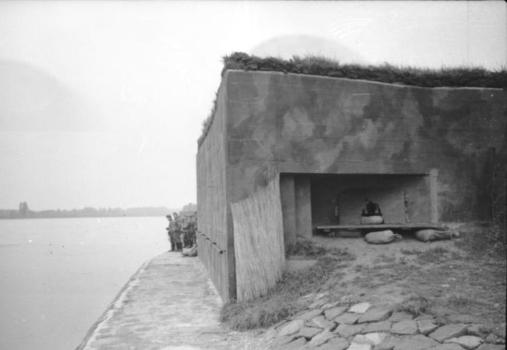 Бункер у реки. 1939 г.