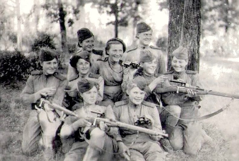 Курсанты Центральной женской школы снайперов. Подольск. 1942 г.