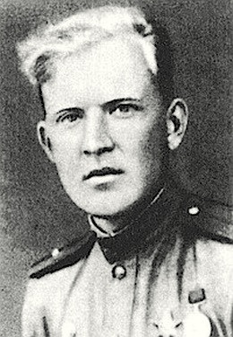Снайпер 61-й Армии младший лейтенант Лебедев Александр Павлович одержал 203 победы. Брянский фронт, 1943 год.