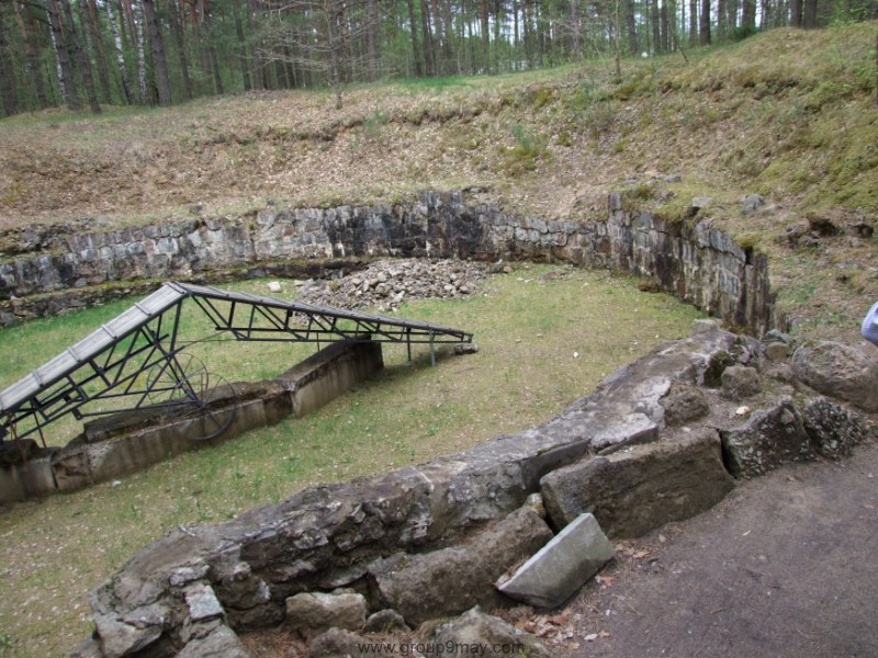 Остатки ямы, где дробили кости сожженных евреев.