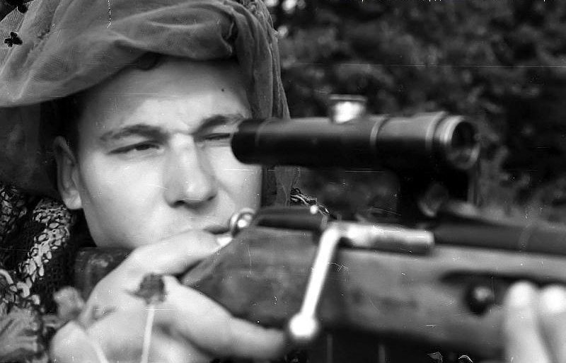 Снайпер С. Везбердев на огневой позиции.