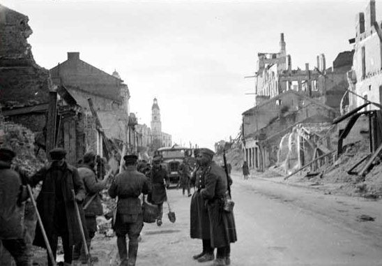 Руины города. Осень, 1941 г. 