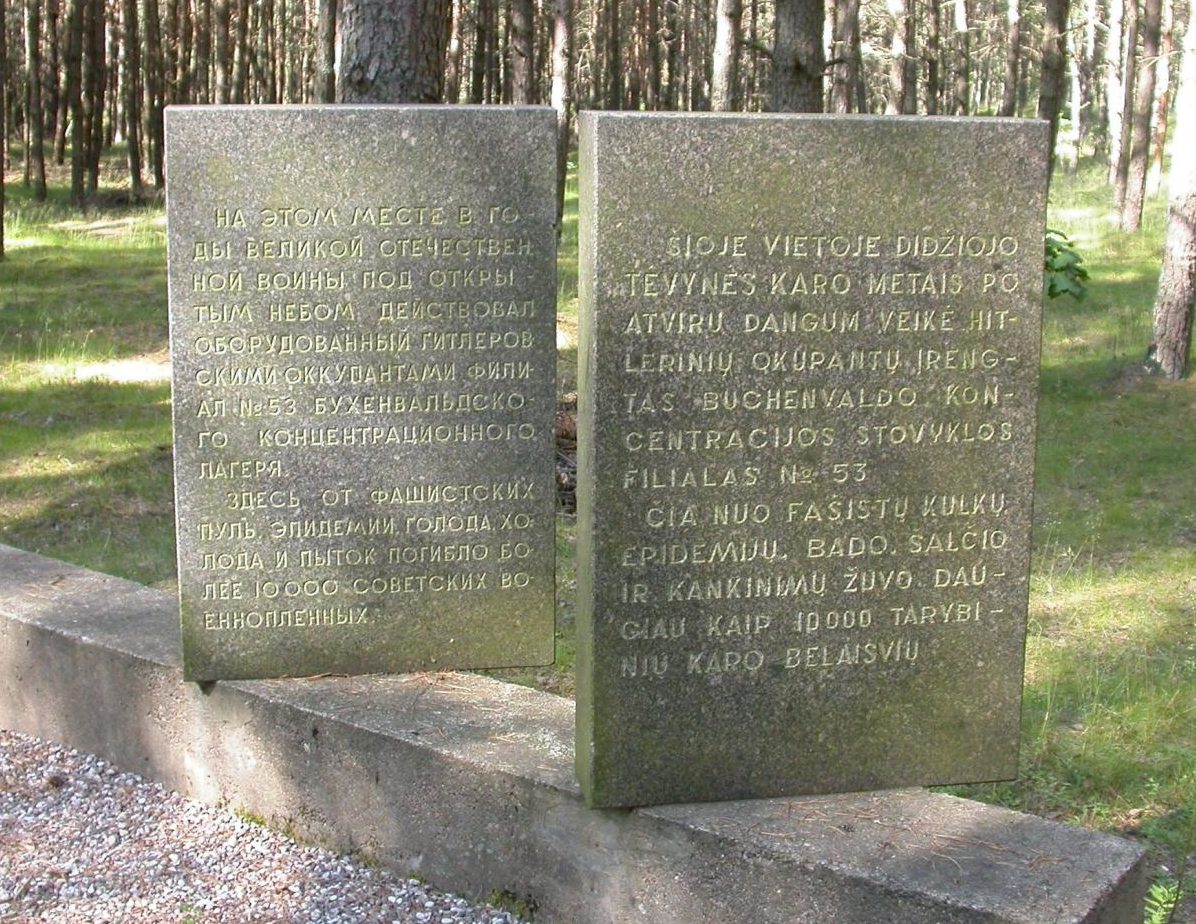 г. Пагегяй Таурагского р-на. Памятники на братских могила заключенных, погибших в концлагере для военнопленных «Офлаг-53». Здесь похоронено 733 военнопленных и 2 тысячи неизвестных.