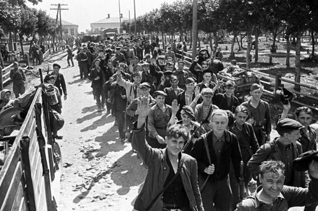 Партизанский парад. 16 июля 1944 г. 