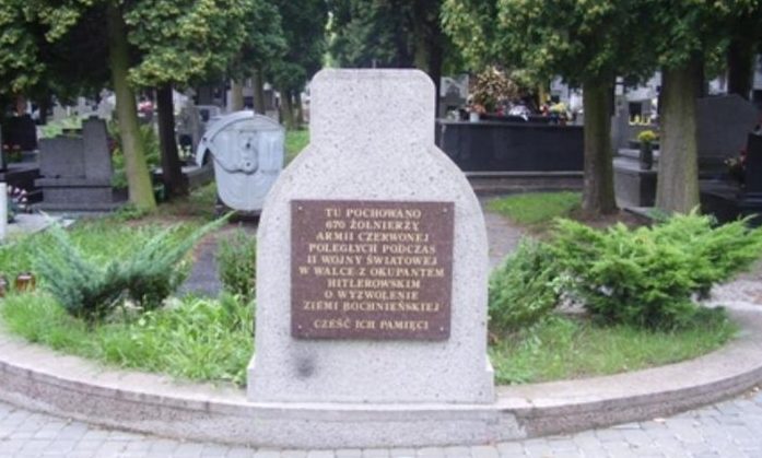 г. Бохня. Памятник по улице Орацка, установленный на братской могиле в которой похоронено 670 воинов 13-го и 28-го корпусов 60-й армии 1-го Украинского фронта, в т.ч. 657 неизвестных.