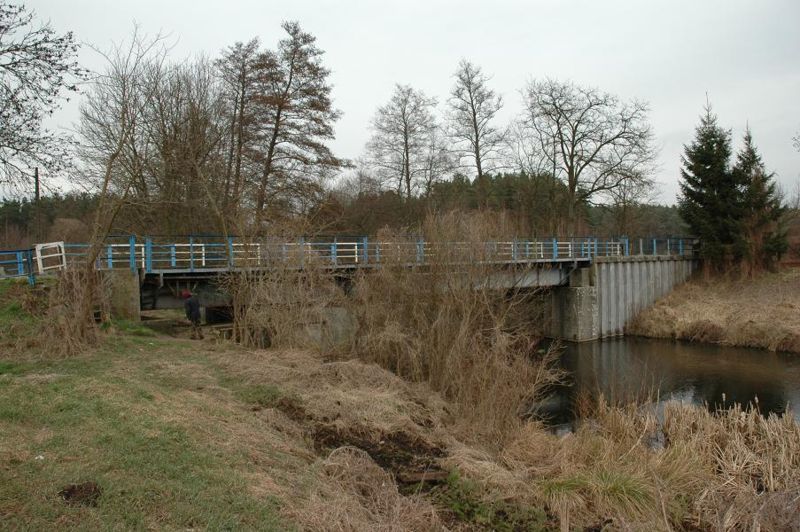 «Качающийся» мост D-724 над каналом.