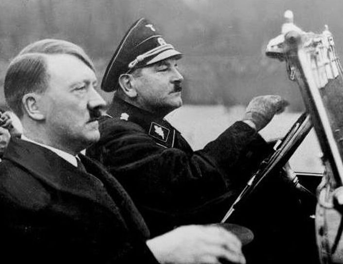 Адольф Гитлер и личный водитель Юлиус Шрек. 1936 г.