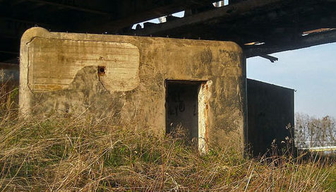 Бункер для защиты железнодорожного моста в Дюрфурте.