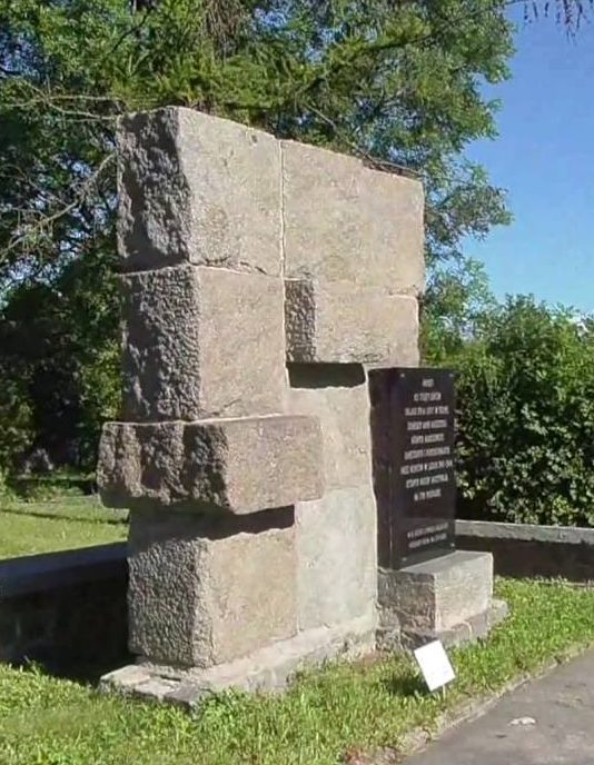 г. Хелм. Памятник советским воинам на кладбище военнопленных.